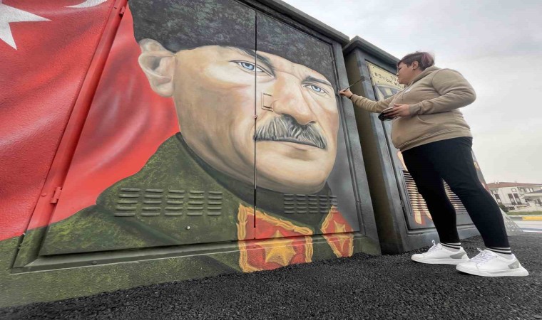 Cumhuriyetin 100. yıl coşkusunu trafoya yansıttılar