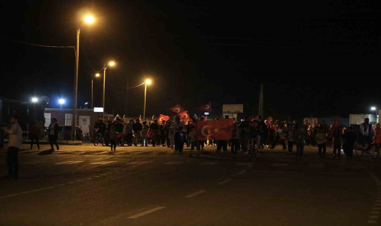 Cumhuriyetin 100. yılı konteyner kentte kortej yürüyüşü ile kutlandı