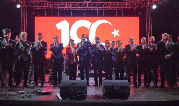 Cumhuriyetin 100. yılı kutlamaları fener alayıyla devam etti