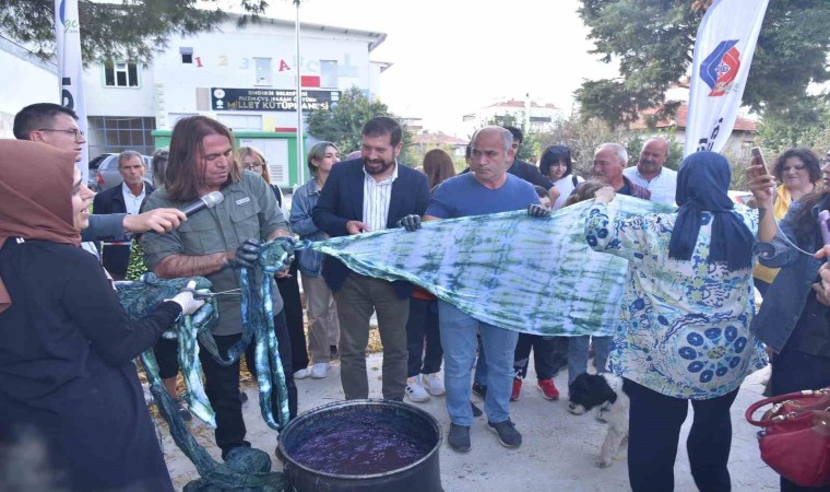 Cumhuriyetin 100. yılında 100 metre kumaş kök boya ile boyandı