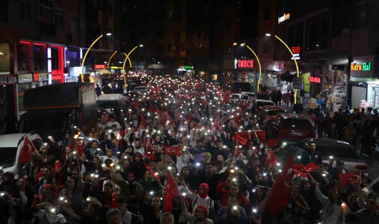 Cumhuriyetin 100. yılında fener alayında buluştular