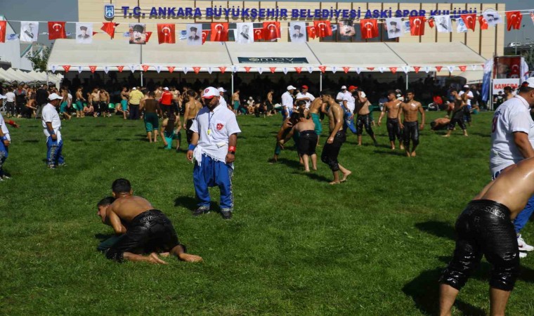 Cumhuriyetin 100. yılında Gazi Paşayı Anma Büyük Yağlı Güreş Müsabakası yapıldı