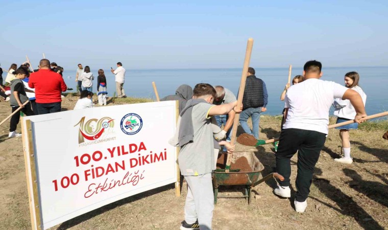 Cumhuriyetin 100. yılını fidan dikerek kutladılar