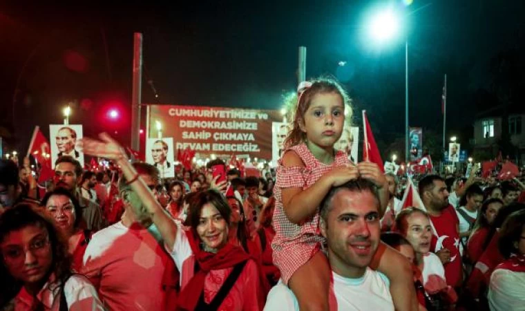 Cumhuriyet’in 100’üncü yılına fener alaylı kutlama (Ek fotoğraflar)