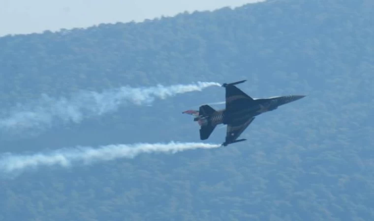 Cumhuriyetin 100’üncü yılında Bodrum’da 100 kişi ile zeybek ve Solotürk gösterisi