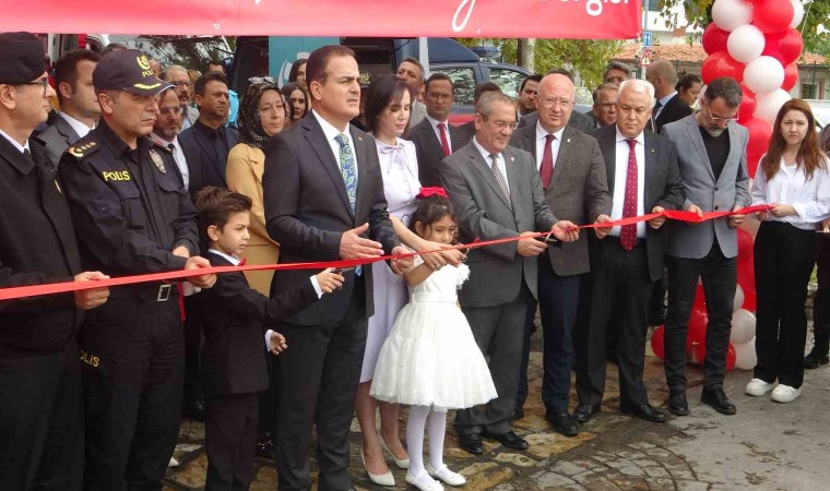 Cumhuriyetin ışığında Cumhuriyet Kadınları defilesi