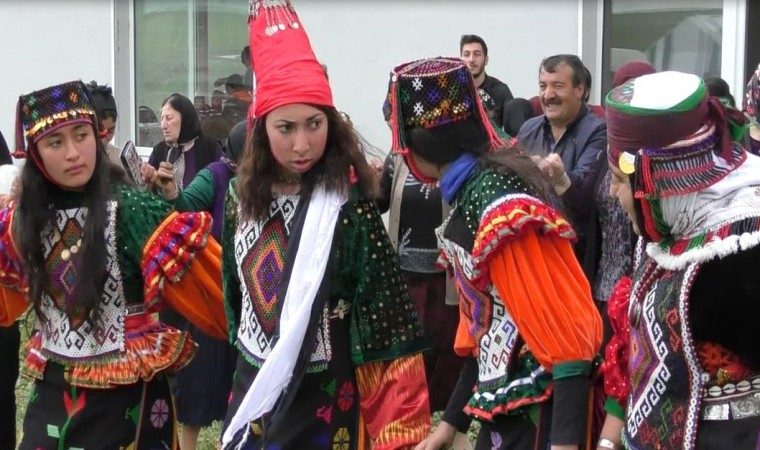 Damallı kadınlar, yöresel Türkmen kıyafetleri ile düğünlere renk katıyor