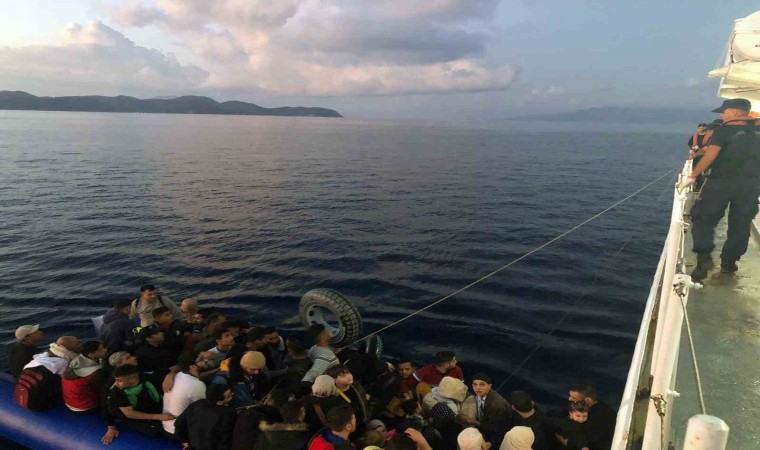 Datça açıklarında 52 düzensiz göçmen yakalandı