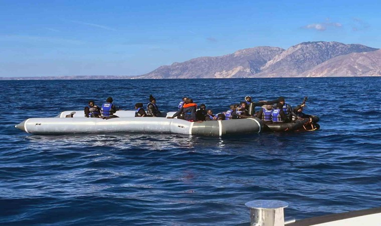 Datçada 2 göçmen kaçakçısı yakalandı, 27 düzensiz göçmen kurtarıldı