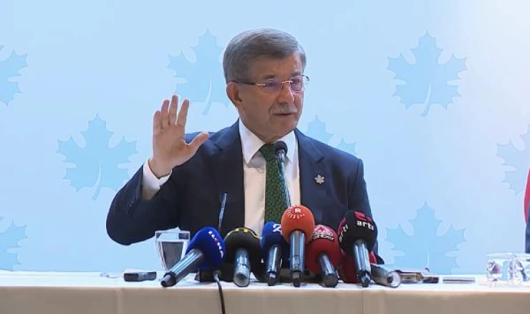 Davutoğlu: Filistin için fiilen baş başa ağladığımız Sayın Erdoğan’ın şu anki haline ben ağlıyorum