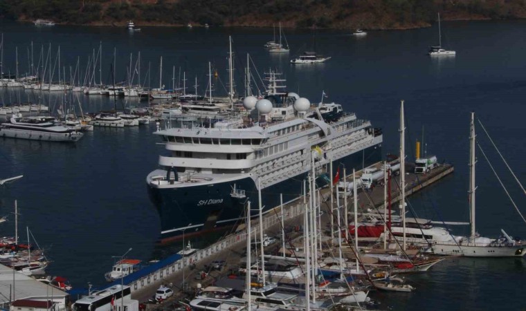 Deniz yoluyla turistler Fethiyeye geldi