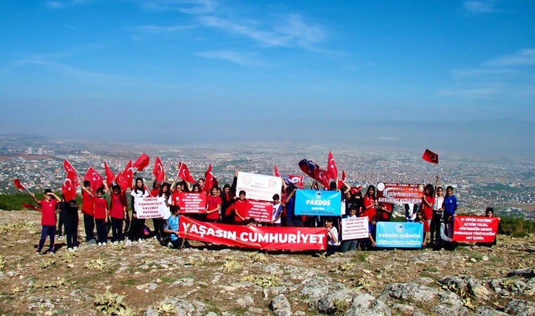 Denizlide 100 ortaokul öğrencisi 100.yıl için 1000 metre rakıma tırmandı