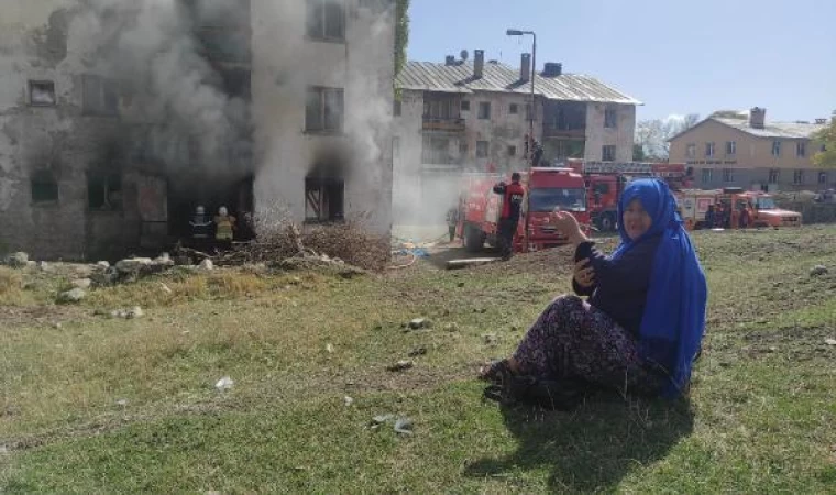 Depodaki yangını gözyaşlarıyla izledi