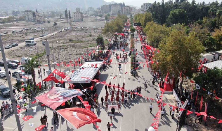 Depremin yerle bir ettiği Hatayda Cumhuriyet Bayramı coşkuyla kutlandı