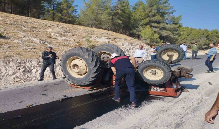 Devrilen traktörün sürücüsü hayatını kaybetti