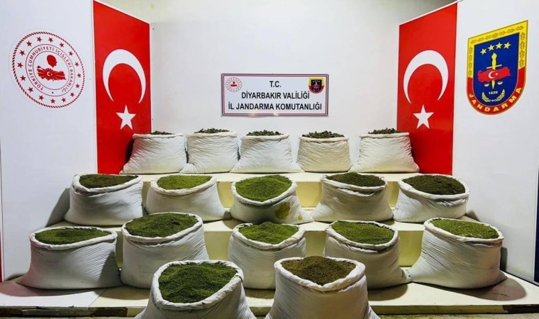 Diyarbakırda 1 ton 354 kilo esrar, 122 bin uyuşturucu bitkisi ele geçirildi