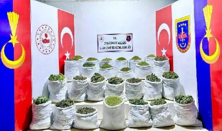 Diyarbakır’da 1 ton 640 kilo esrar, 40 bin 620 kök skunk ele geçirildi