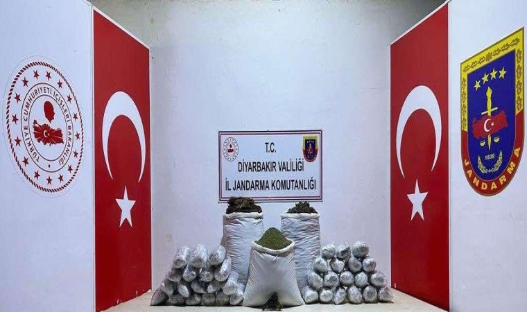 Diyarbakırda 103 kilo esrar ele geçirildi: 2 gözaltı