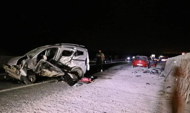 Diyarbakır’da hafif ticari araç ile otomobil çarpıştı: 6 yaralı