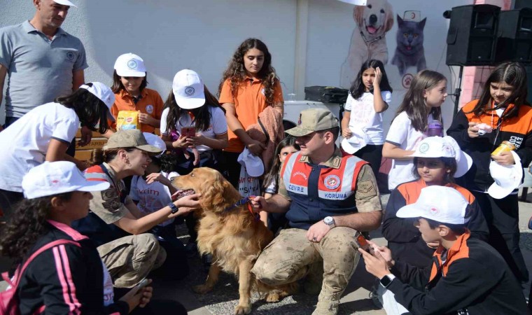 Diyarbakırda öğrenciler hayvan bakımevini gezdi