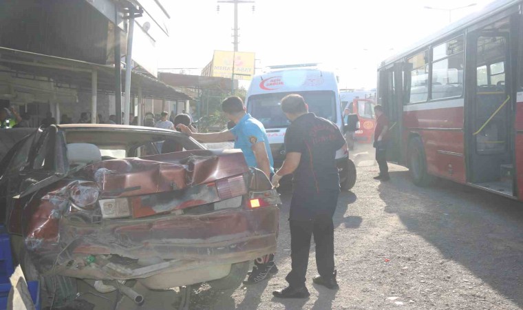 Diyarbakırda park halindeki otomobile otobüs çarptı