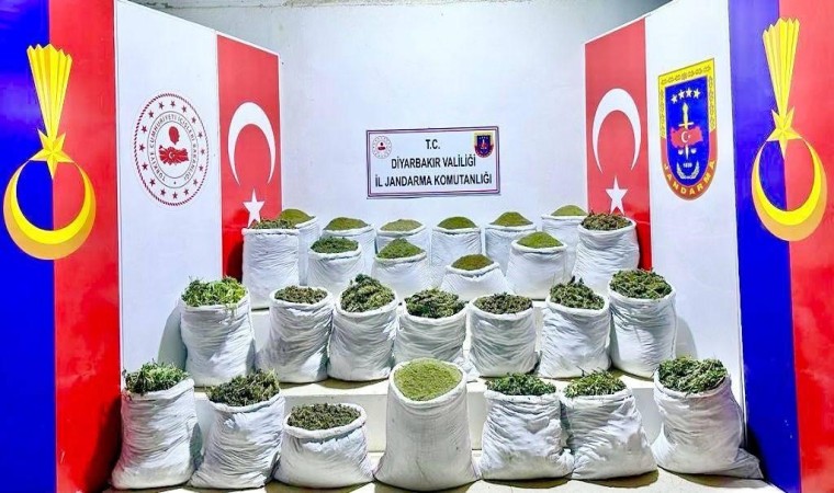 Diyarbakırda terörün finans kaynağına darbe: 1 ton 640 kilo esrar ele geçirildi