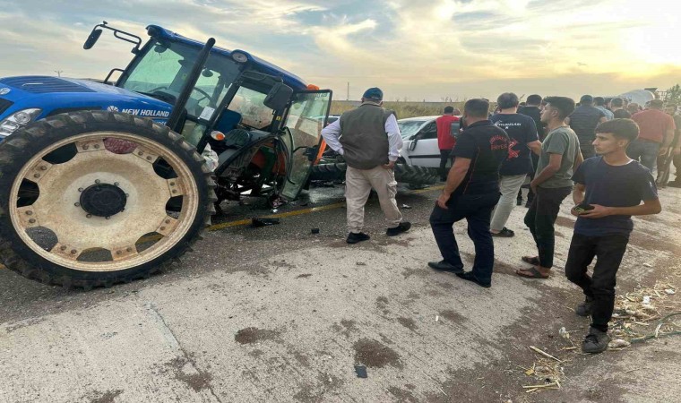 Diyarbakırda traktör ile otomobil çarpıştı: 5 yaralı