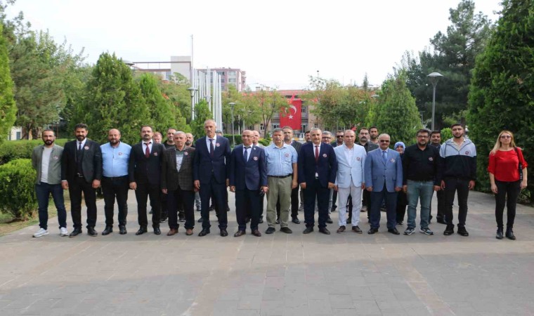 Diyarbakırda Türk Eğitim-Sen Cumhuriyetin 100. yılını kutladı