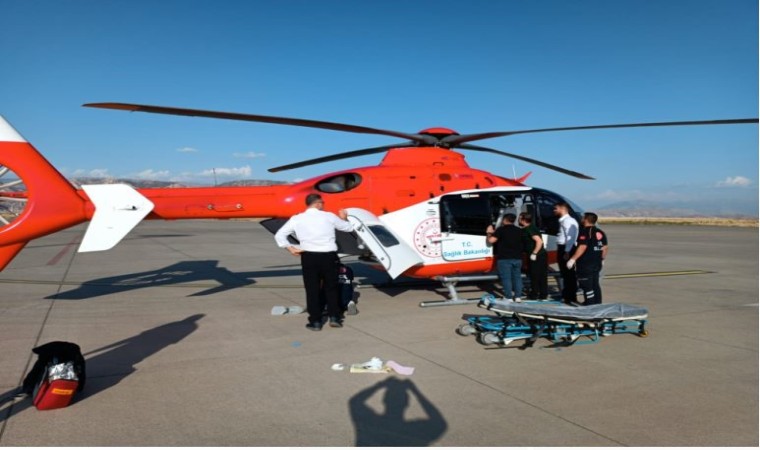 Dördüncü kattan düştü ağır yaralandı, ambulans helikopterle sevk edildi