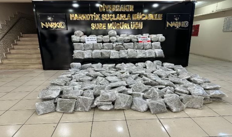 ’Dur’ ihtarına uymayan sürücünün minibüsünde 257 kilo skunk ele geçirildi