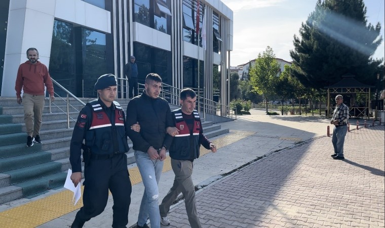 Dur ihtarına uymayıp 2si polis 4 kişiye çarparak yaralayan şüpheli tutuklandı