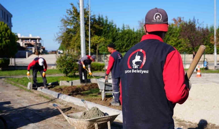 Düzcede parklarda yenileme çalışmaları sürüyor