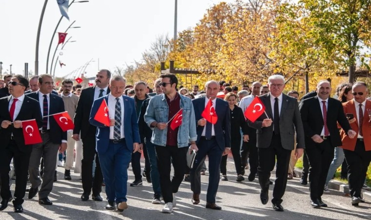 EBYÜde Cumhuriyet yürüyüşü gerçekleştirildi