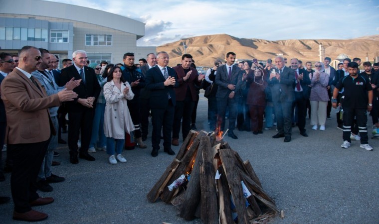 EBYÜde gençlik ateşi yakıldı, mehteran takımı konser verdi