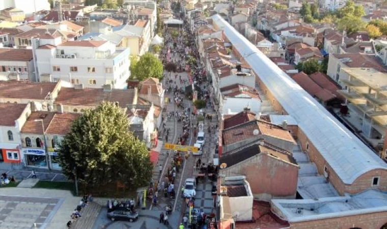 Edirne’de 1 ton ciğer dağıtıldı, vatandaşlar metrelerce kuyrukta bekledi