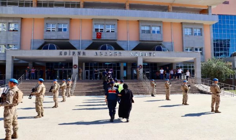 Edirne’de botla Yunanistan’a kaçmak isteyen 27 FETÖ şüphelisi yakalandı (2)