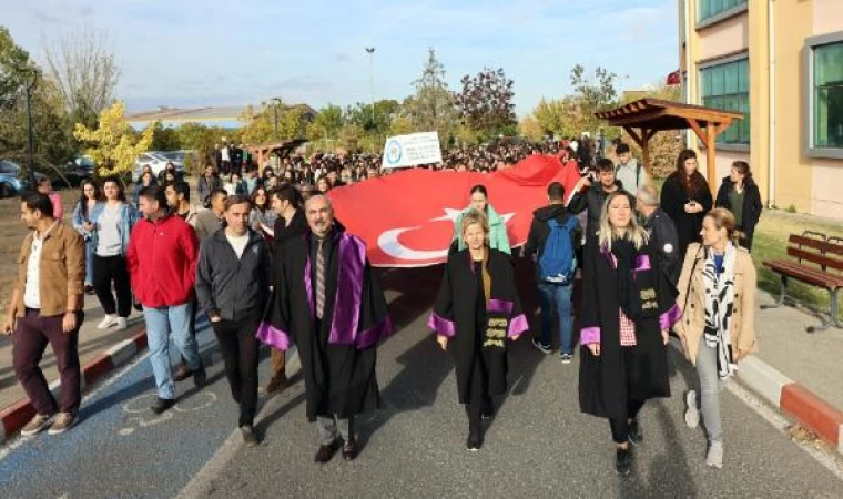 Edirne’de, Cumhuriyet’in 100’üncü yıl anısına ’1923 adım’ yürüyüşü