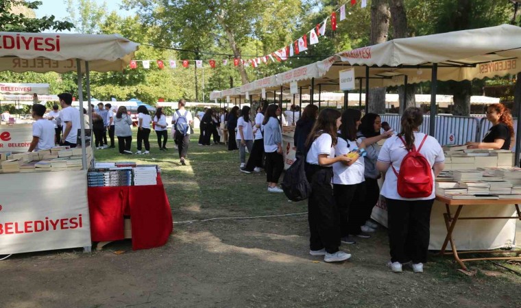 Efelerin kitap şöleni altıncı gününde