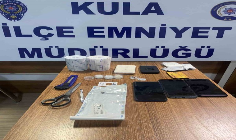 Ehliyet sınavına düzenekle girecekti, polisin dikkati sayesinde yakalandı