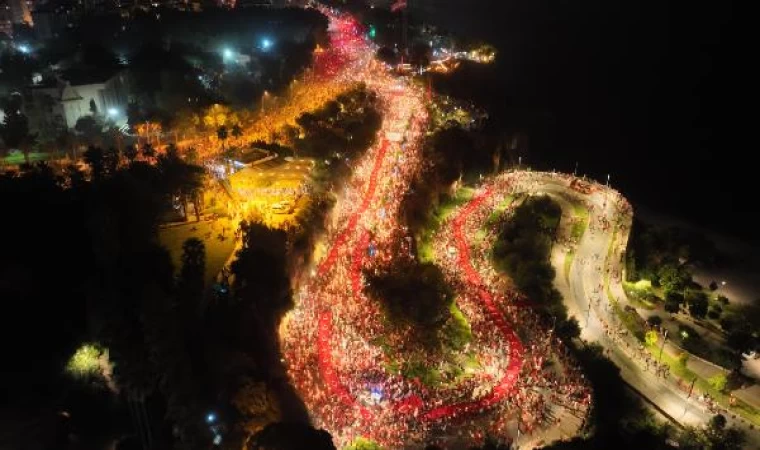 (Ek havadan fotoğraf) Cumhuriyet’in 100’üncü yılına fener alaylı kutlama(3)