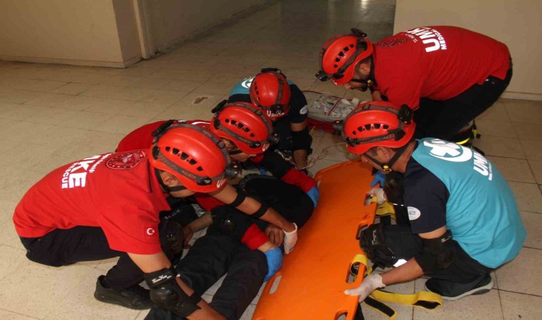 Elazığda deprem ve yangın tatbikatları devam ediyor