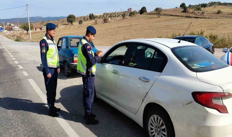 Emette sürücülere trafikte güvenli sürüş ve emniyet kemerinin önemi anlatıldı