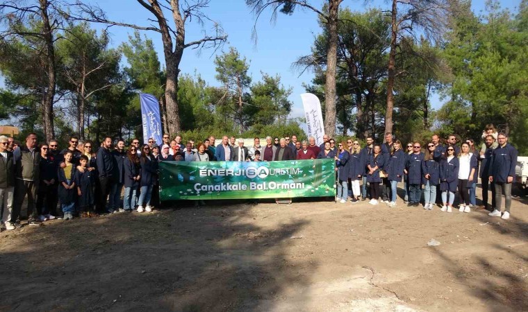 Enerjisa Üretimden Çanakkaledeki arıcılara ekipman ve fidan desteği