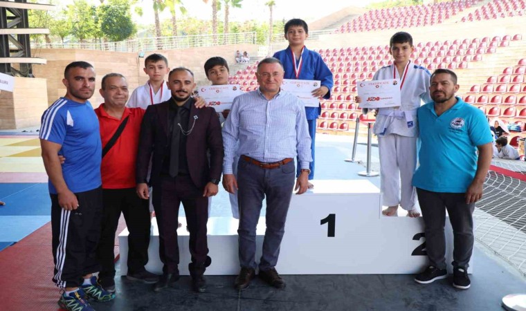 Enkaz kentte hayat normale dönüyor; 11 ilden 284 sporcu judo şampiyonasında ter döktü