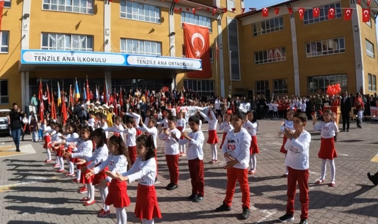 Ercişte Cumhuriyetin 100. yılı coşkuyla kutlandı