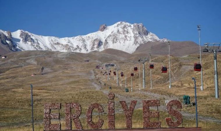 Erciyes’in zirvesi karla kaplandı