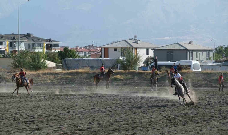 Erzincanda ata sporu cirit heyecanı