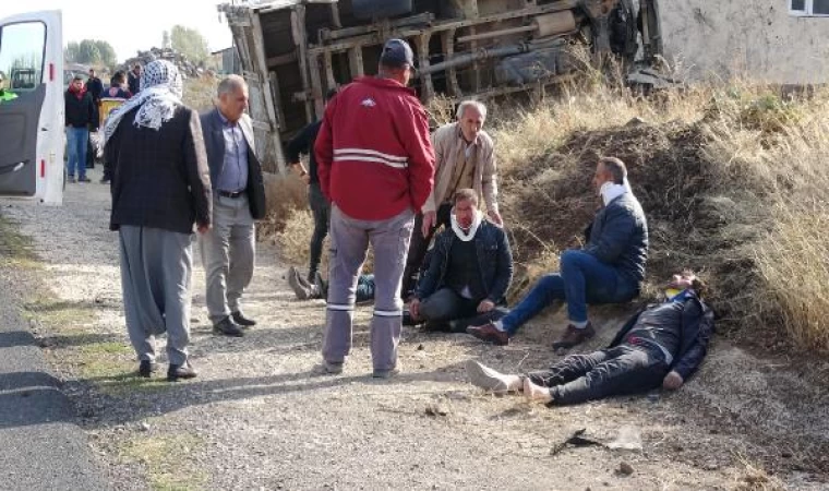 Erzurum’da takla atan kamyonet duvara çarptı: 1’i ağır 7 yaralı