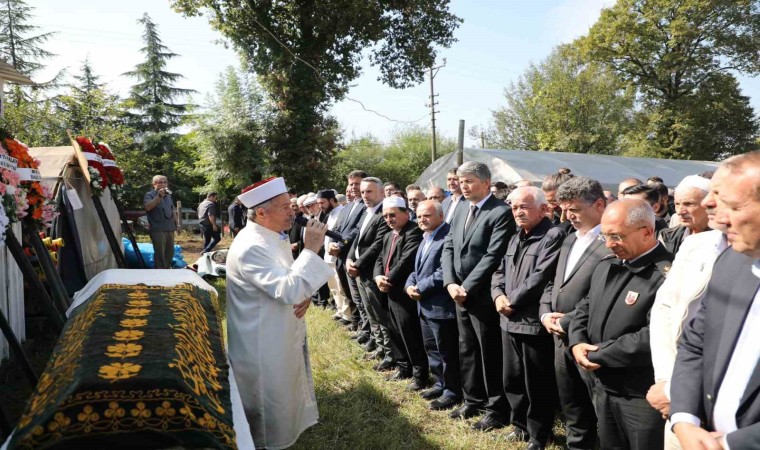 Eskişehir İl Emniyet Müdürünün annesi Sakaryada son yolculuğuna uğurlandı