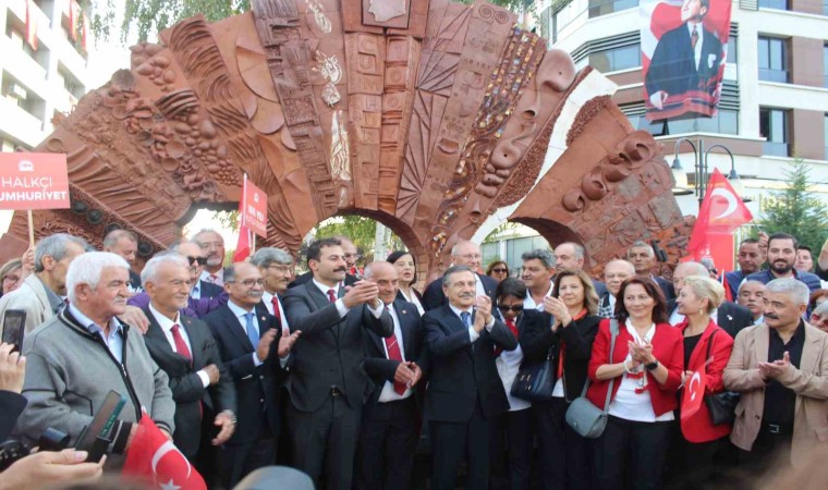 Eskişehirde ‘100. Yıl Cumhuriyet Anıtı törenle açıldı